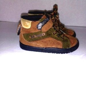 Hush Puppies size 5M ankle booties for infant Lace up brown